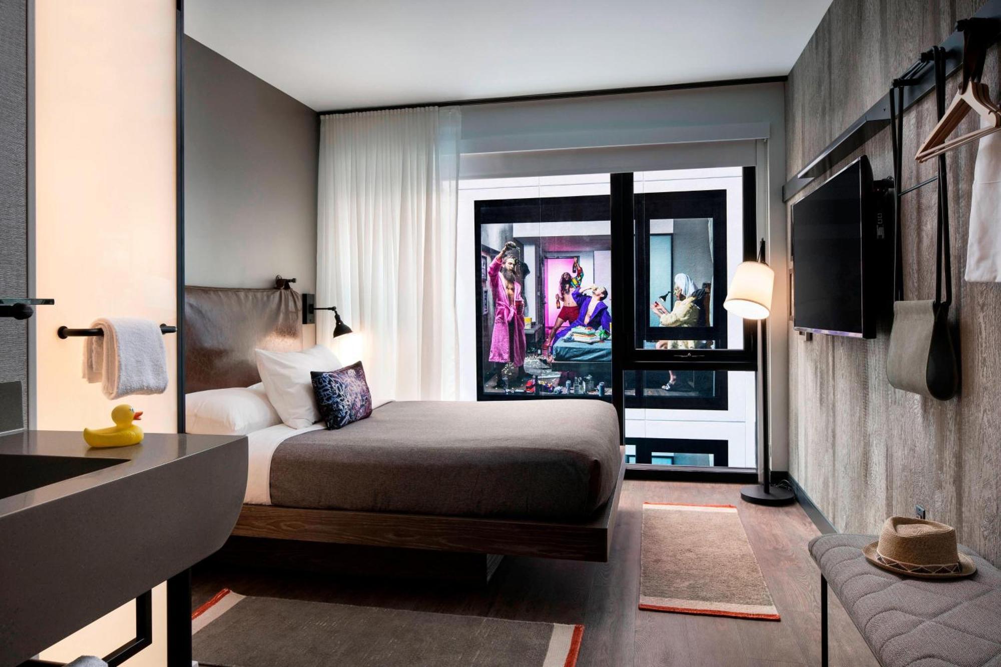 Отель Moxy Chicago Downtown Экстерьер фото