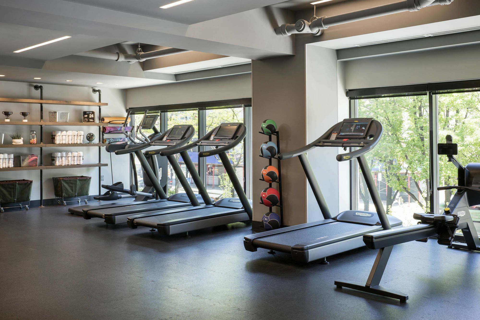 Отель Moxy Chicago Downtown Экстерьер фото