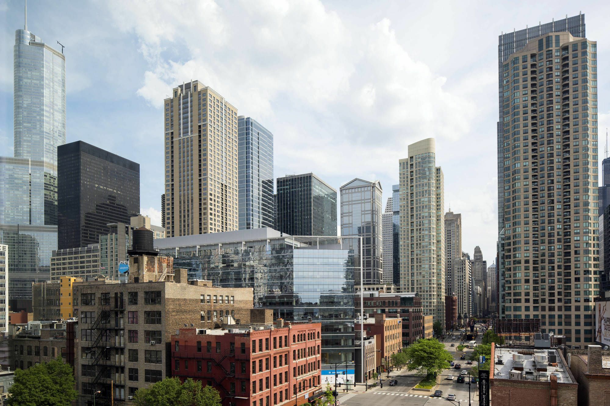 Отель Moxy Chicago Downtown Экстерьер фото