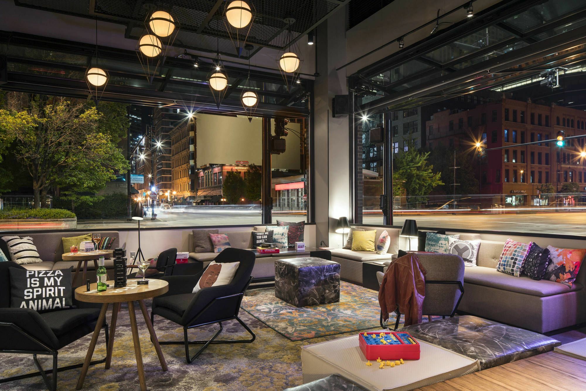Отель Moxy Chicago Downtown Экстерьер фото