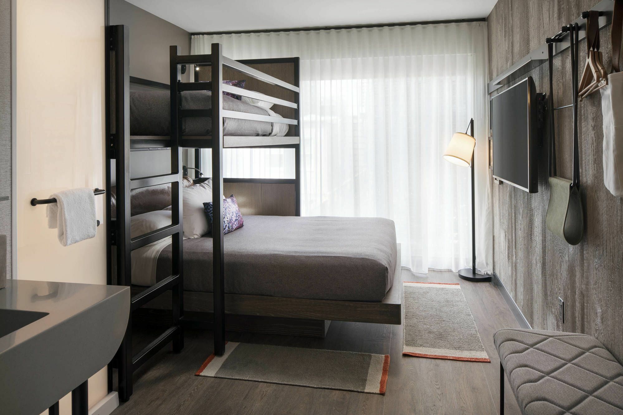 Отель Moxy Chicago Downtown Экстерьер фото