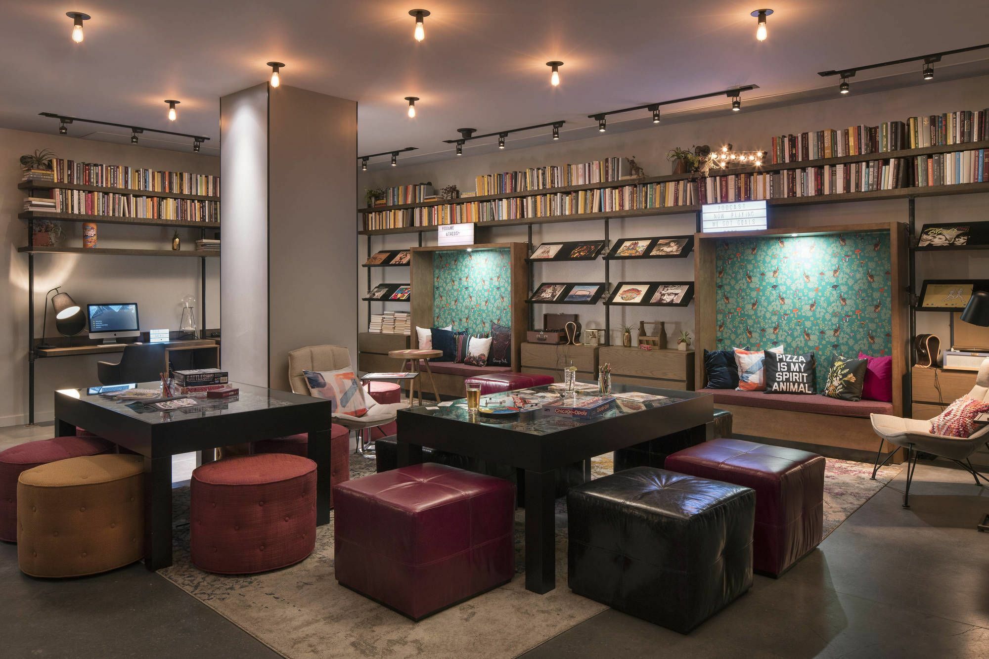 Отель Moxy Chicago Downtown Экстерьер фото