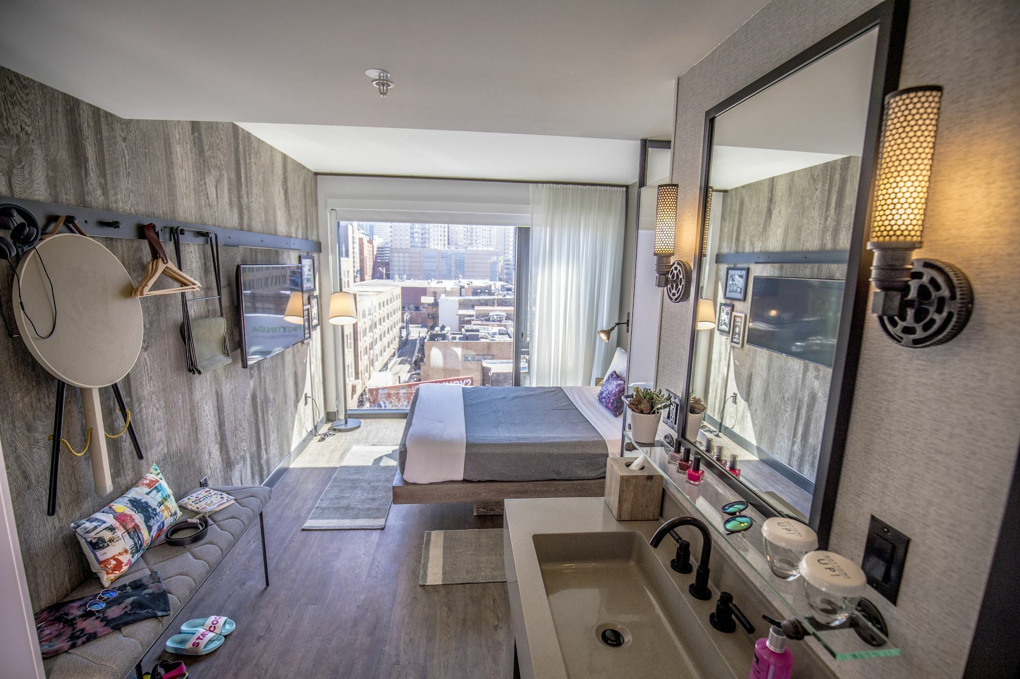 Отель Moxy Chicago Downtown Экстерьер фото