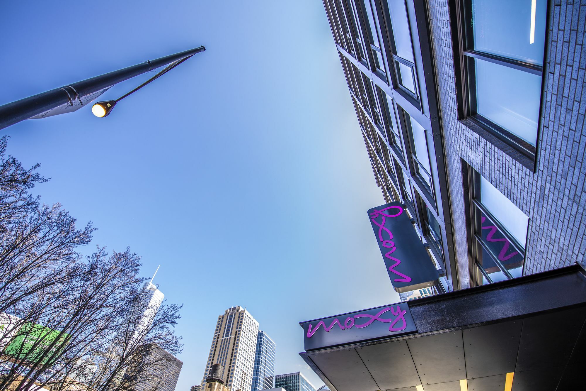 Отель Moxy Chicago Downtown Экстерьер фото